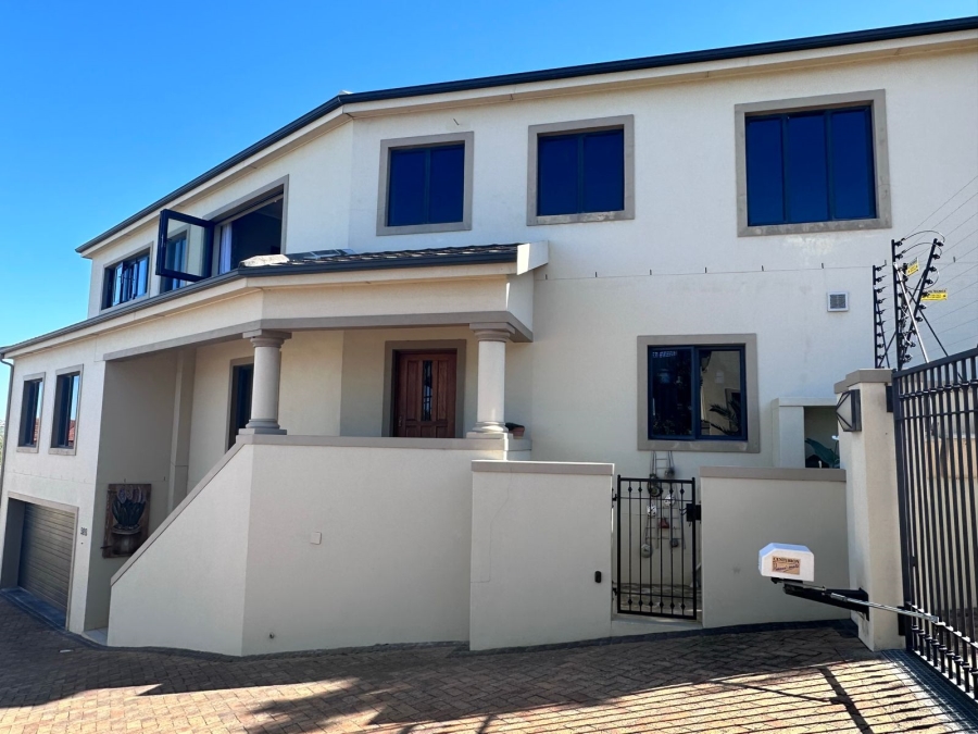 To Let 5 Bedroom Property for Rent in Rome Glen Western Cape